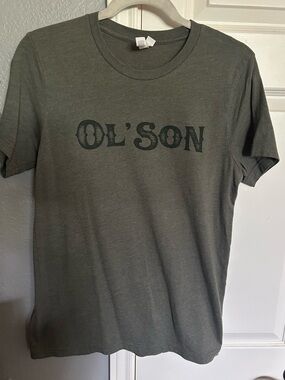 Dale Brisby Ol’ Son Men's Short-Sleeve Tee in Olive Green Sz Small